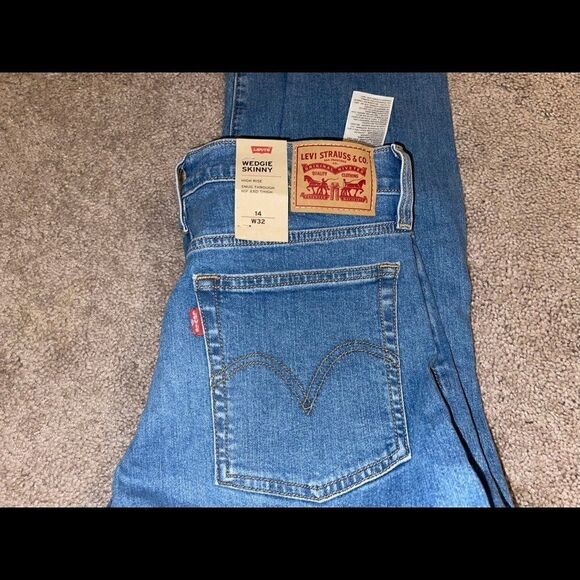 COPY - Levi’s high waisted wedgie skinny blue jeans 14 NWT - Picture 6 of 7
